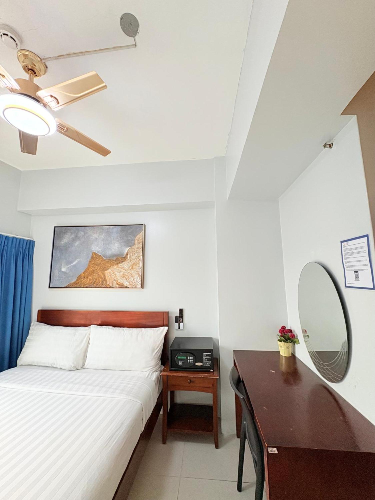 Pacific Park Hotel Quezon City Exterior photo